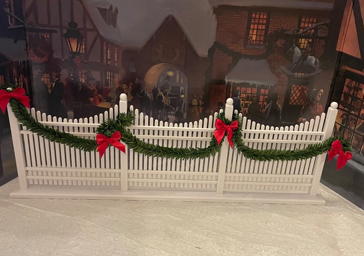 Byers' White Picket Fence with Christmas Garland & Red Bows - photo 1
