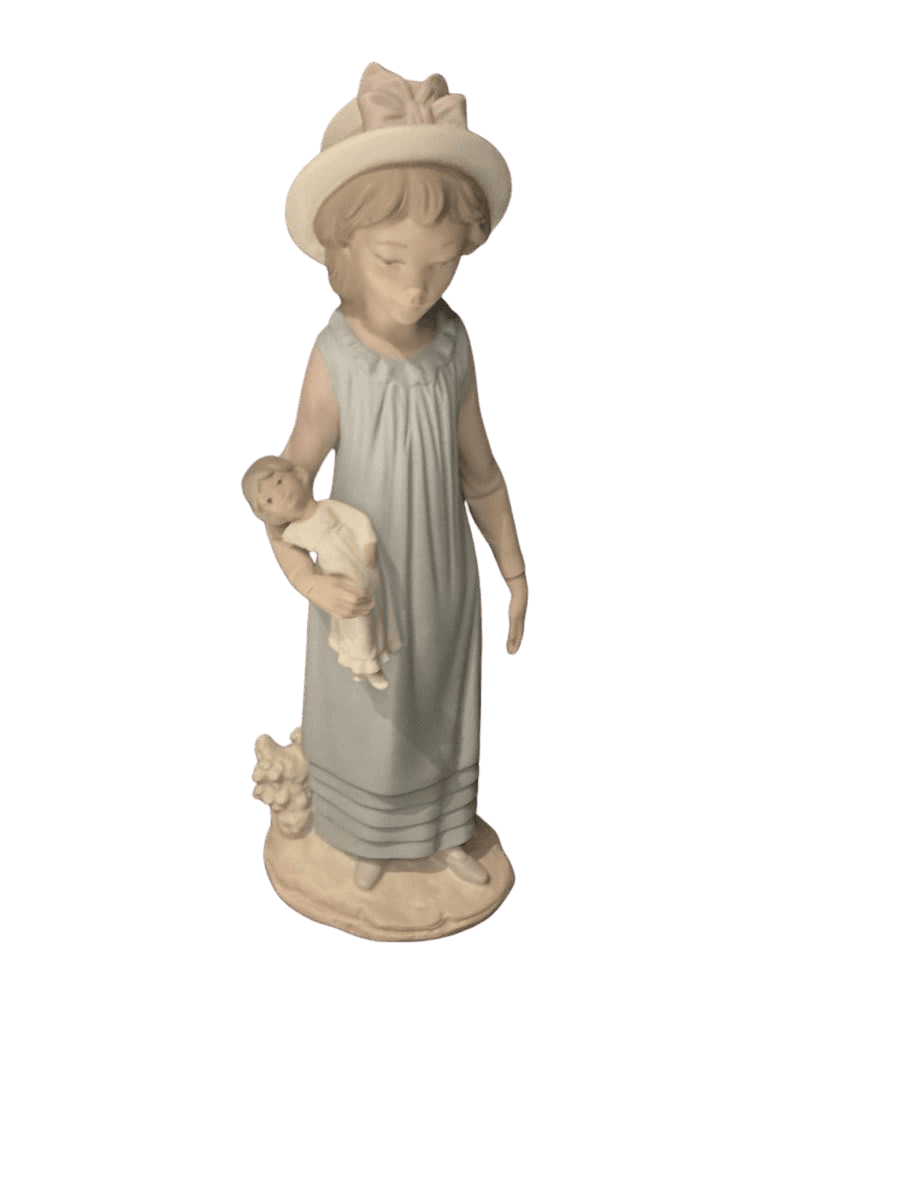 Lacrosse BELIND WITH HER DOLL1978 Decorative Figurine White