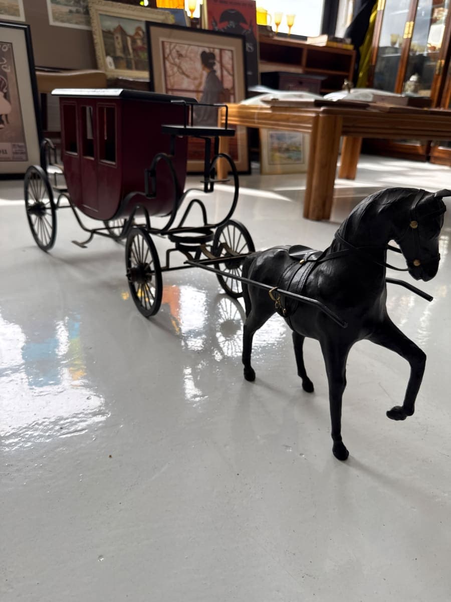 Vintage Victorian-Style Horse Carriage Scale Model - photo 1