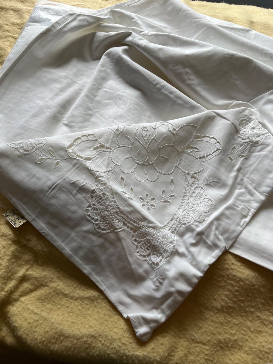 White Embroidered Lace Duvet Cover - photo 1