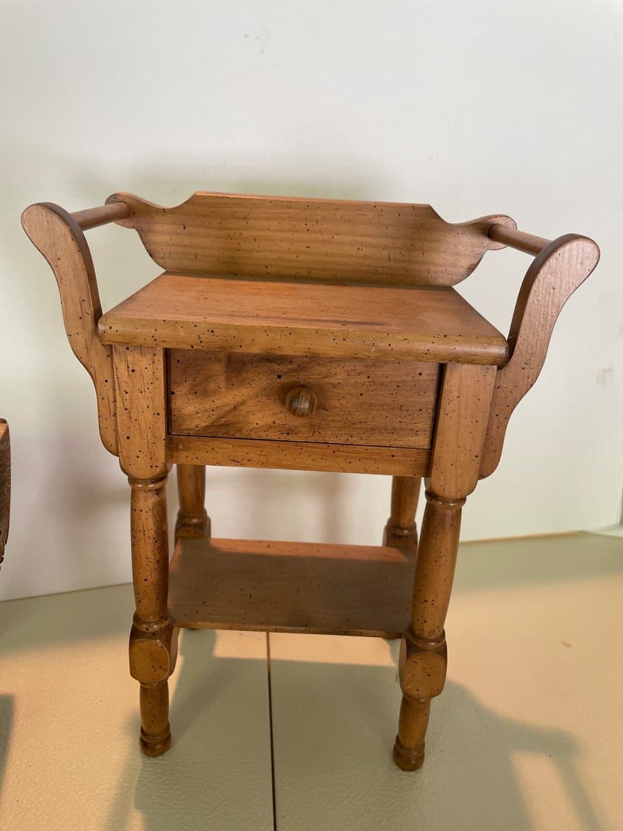 American Doll Pine Washstand with Backsplash & Drawer - photo 1