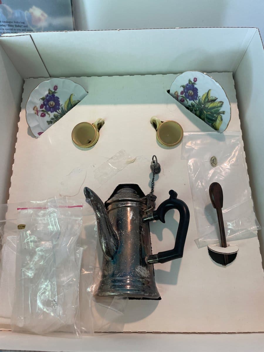American Doll Felicity Miniature Dollhouse Tea & Coffee Set with Silver Plate Pot - photo 1