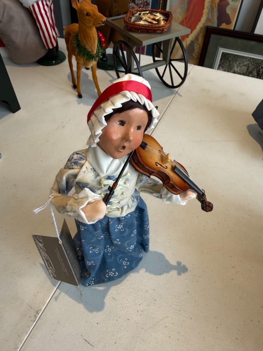 Byers Woman with Violin - photo 1