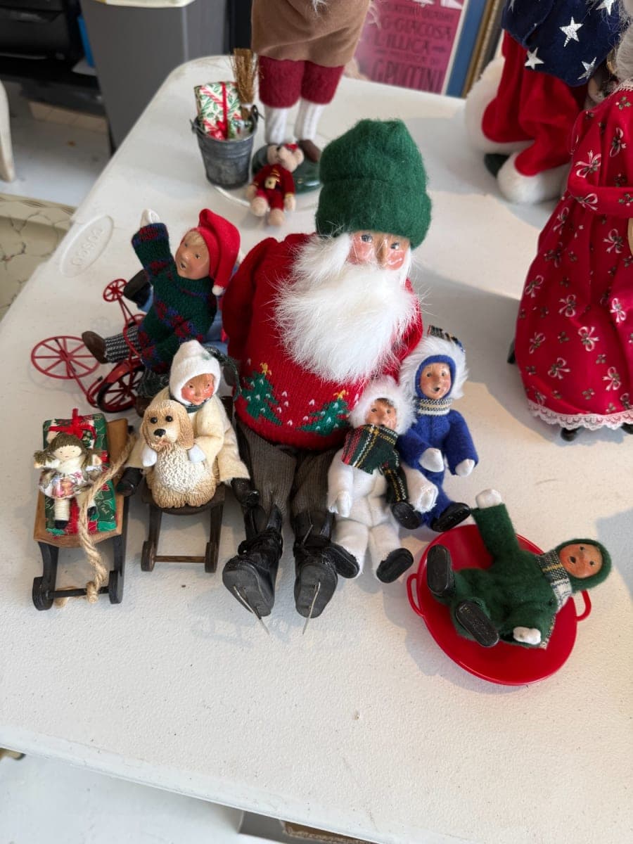 Byers Skating Santa with Children