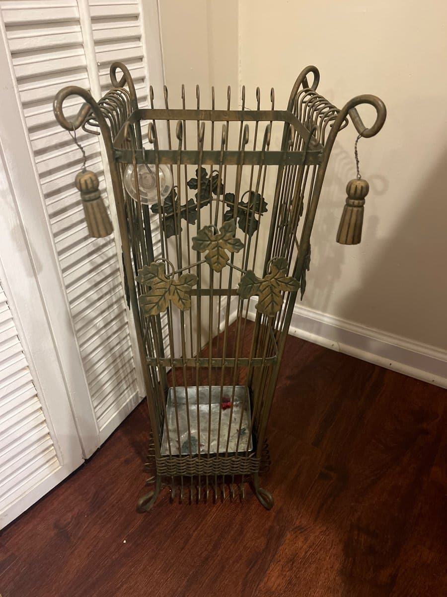 Vintage Brass-Tone Metal Umbrella Stand with Leaf Motif - photo 1