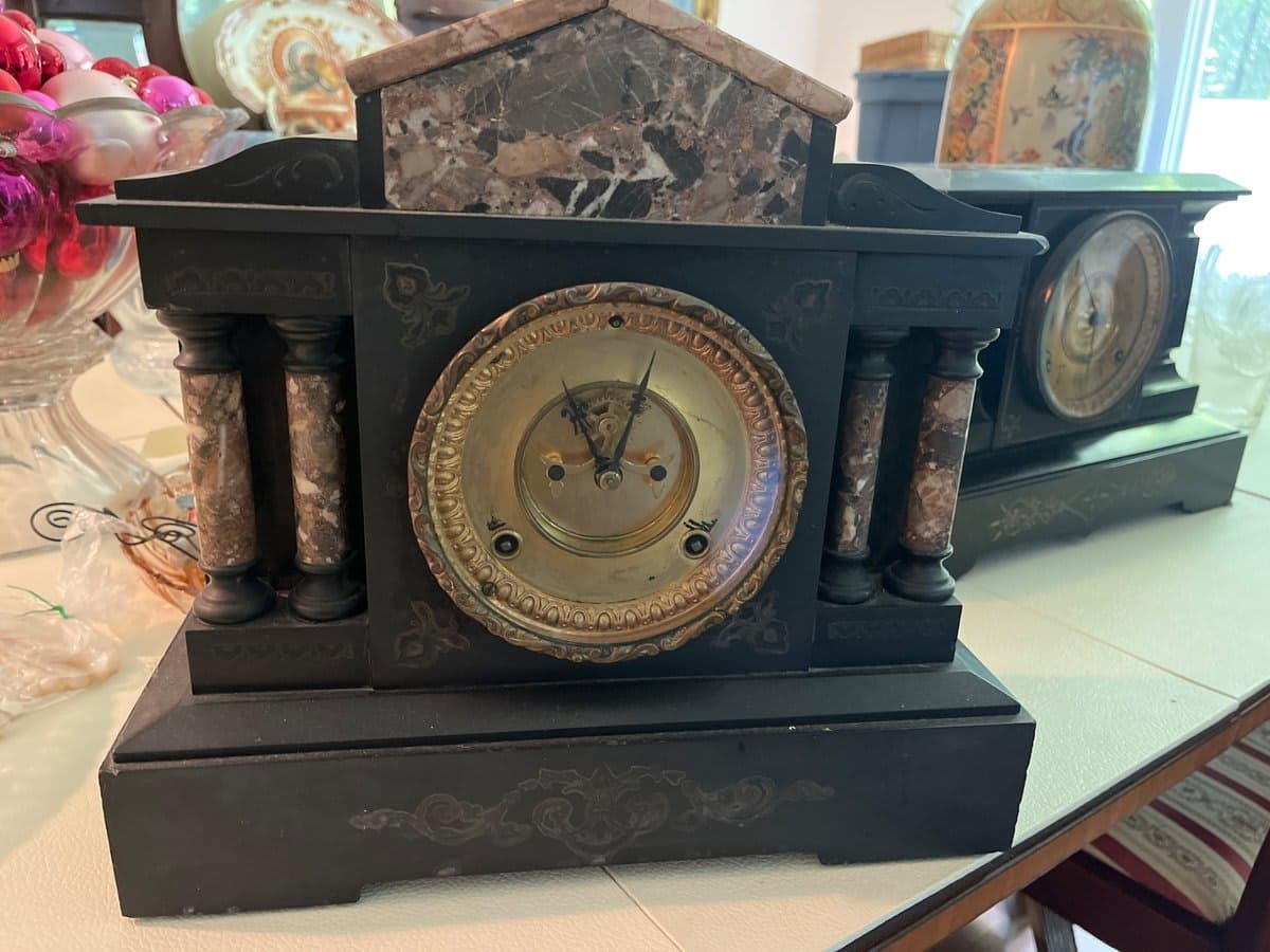 French Victorian Black Slate Mantel Clock with Marble Columns - photo 1