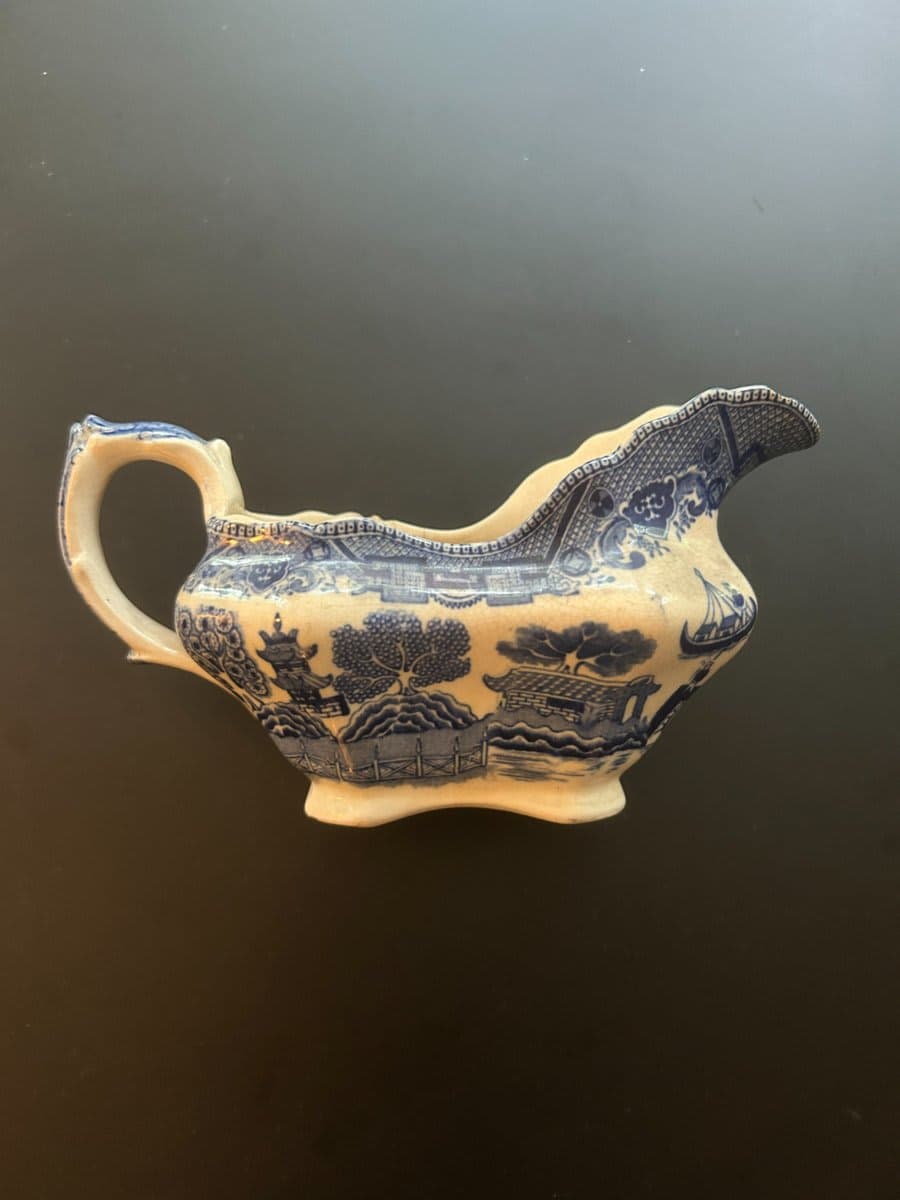 Blue Willow Pattern Ceramic Gravy Sauce Boat - photo 1