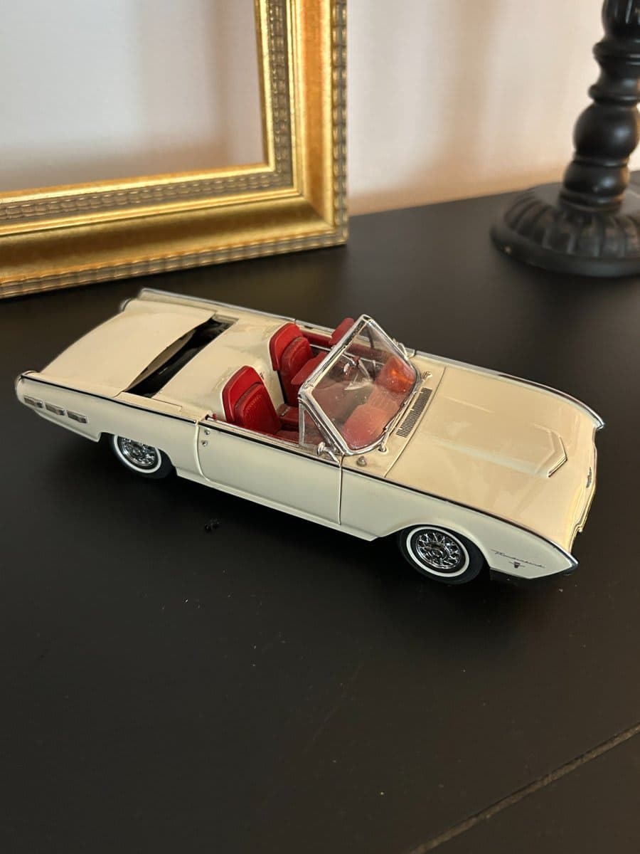 Ford Thunderbird Convertible Diecast Model Car - photo 1
