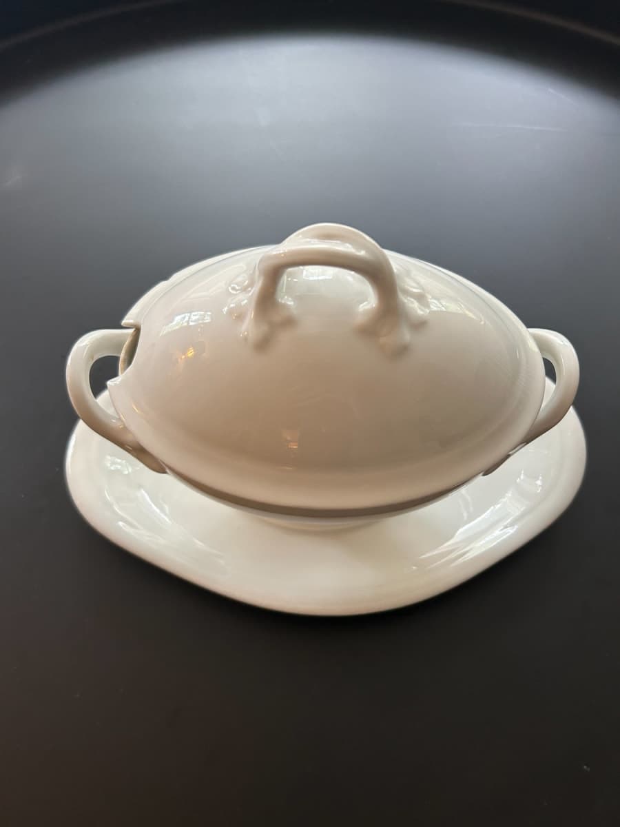 White Porcelain Mini Soup Tureen with Lid and Underplate - photo 1