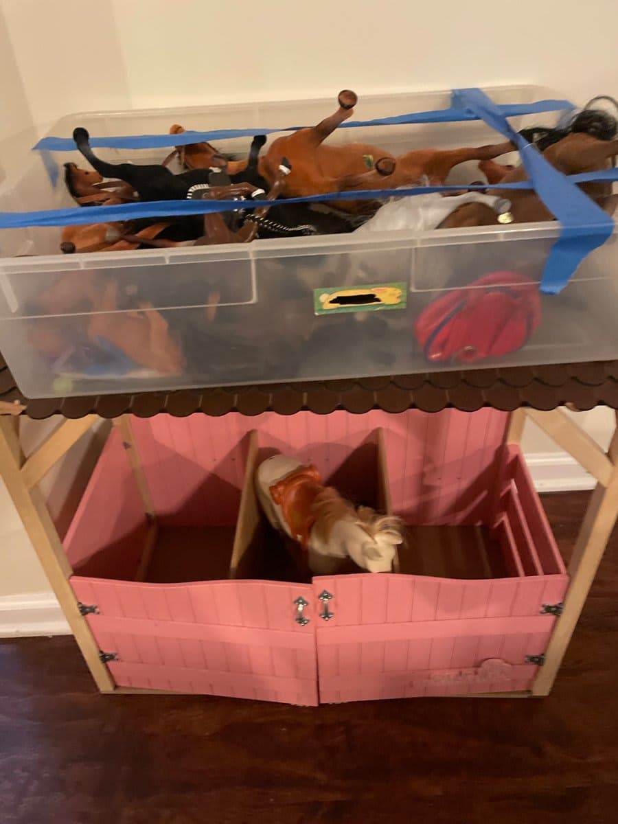 Breyer Horse Collection with Pink Wooden Stable Barn - photo 1