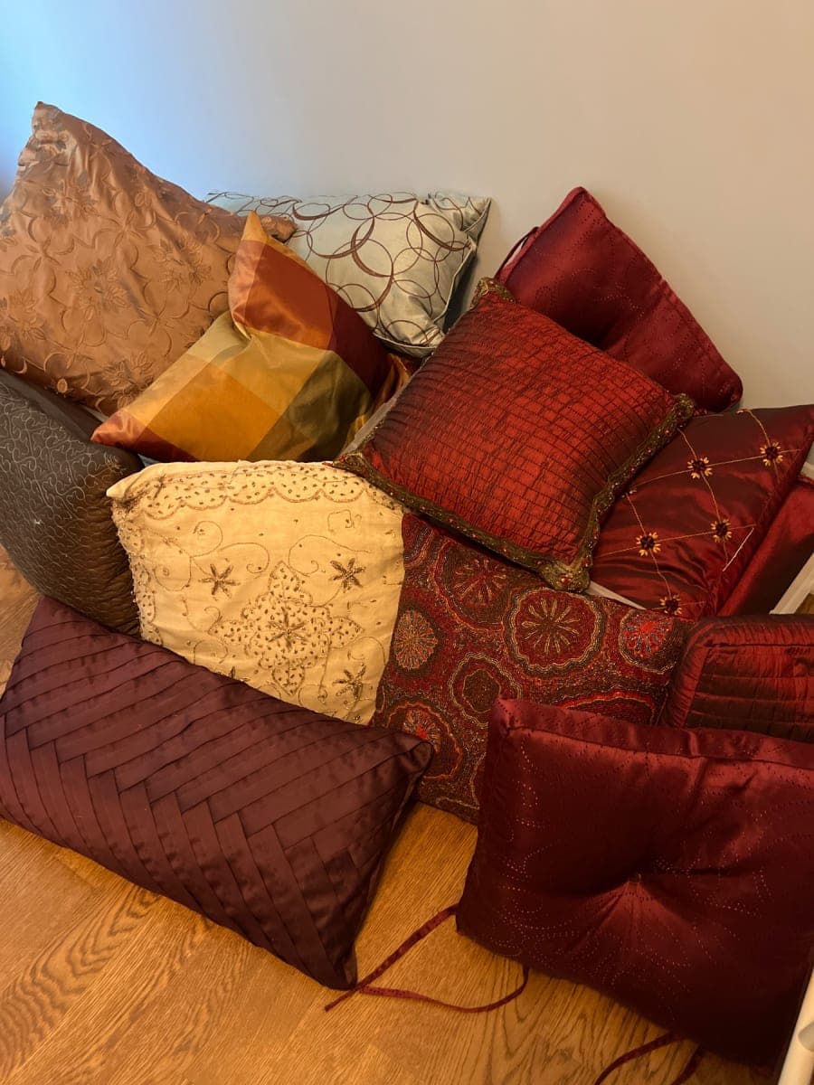 Lot of Decorative Pillows - photo 1
