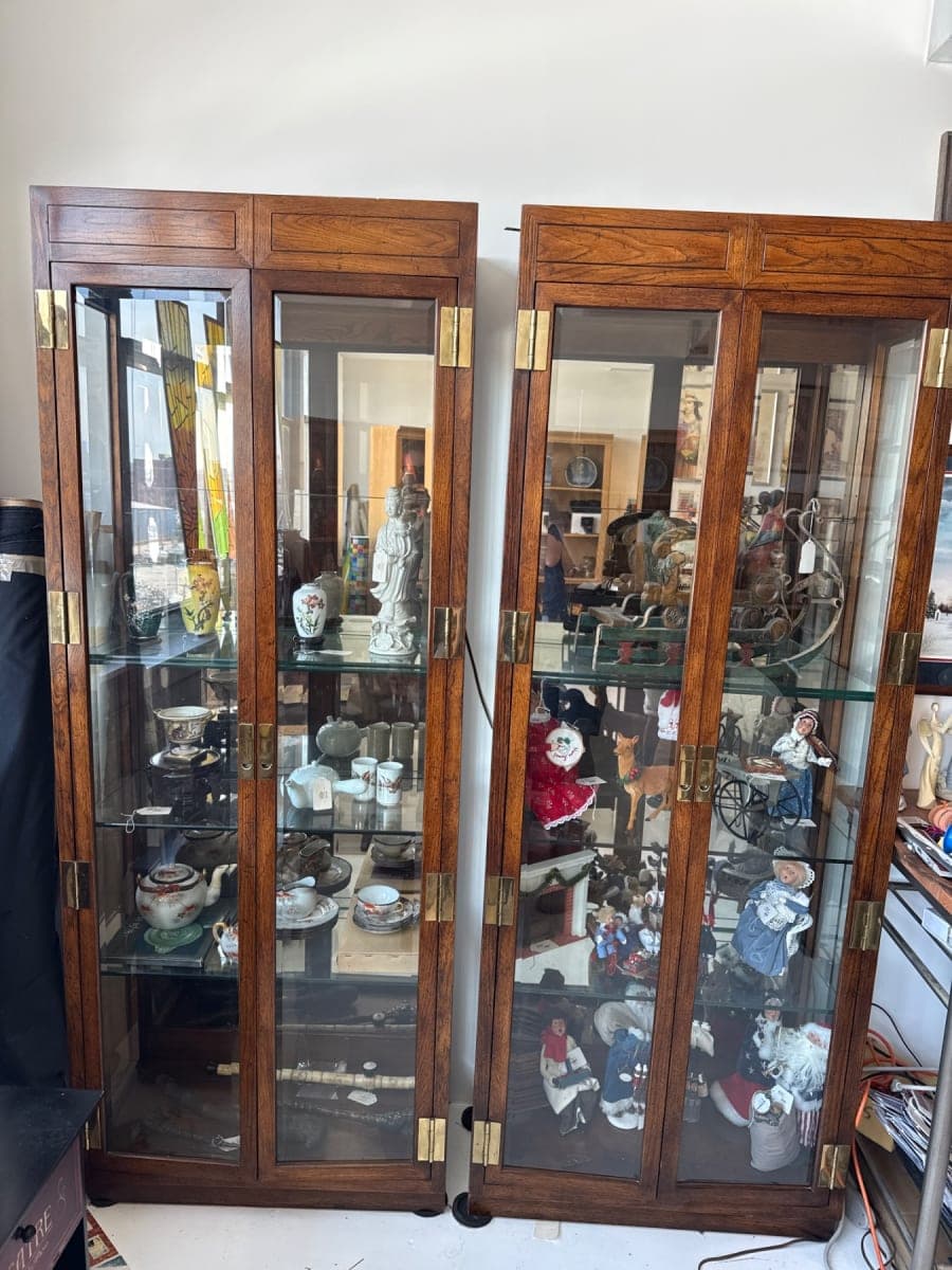 Set of 2 - Henredon Campaign Style Displays cabinets - photo 1