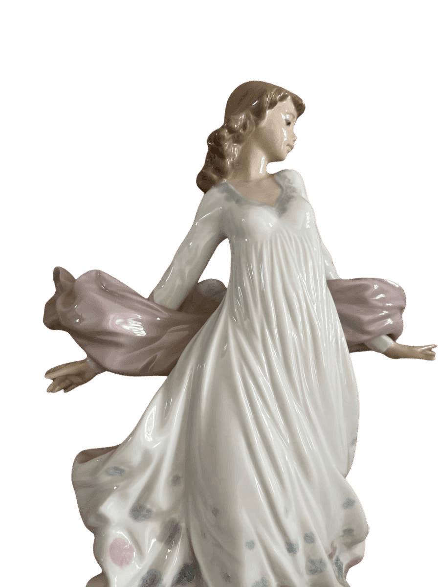 Lladró Porcelain Female Figurine Floral Gown - photo 1