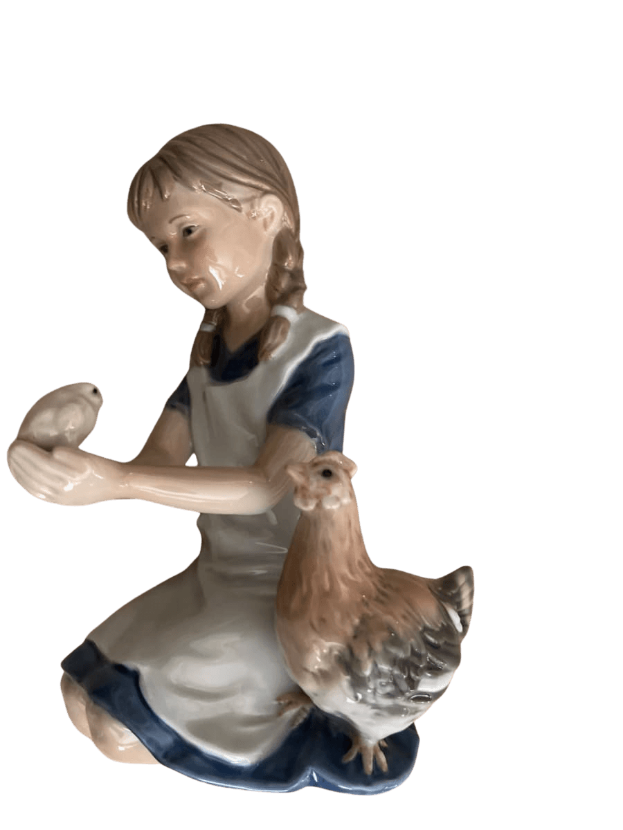 Lladró Girl Kneeling with Chickens Figurine - photo 1