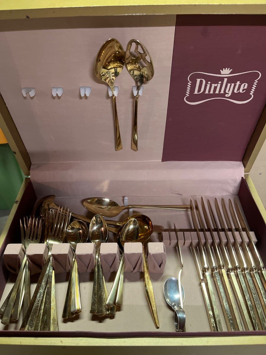 Dirilyte Gold-Tone Flatware Set in Case - photo 1